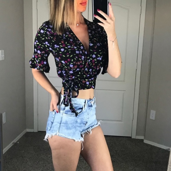 -Black Floral Wrap Crop- - Picture 2 of 5